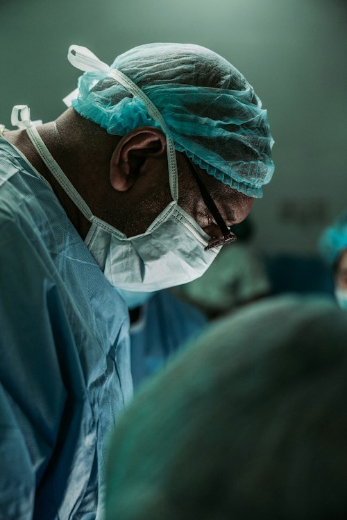 Dr. Vivek Kumar - Senior Urologist